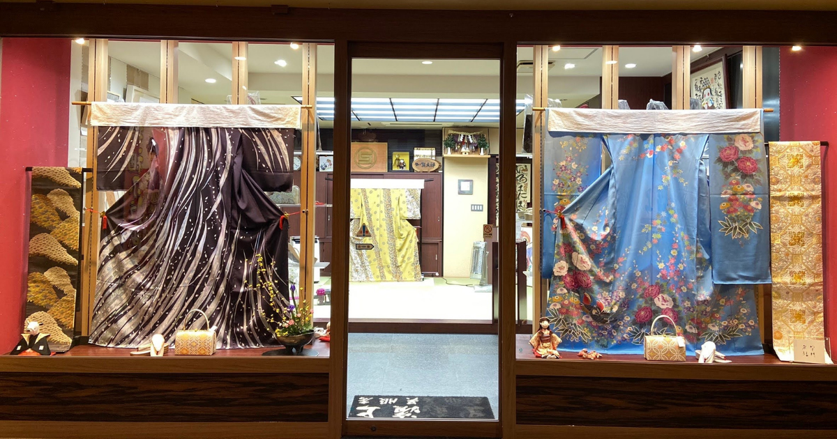 成人式の振袖は『大手チェーン』と『呉服店』どちらでレンタル・購入